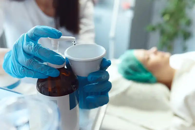 close up of doctor preparing hydrafacial